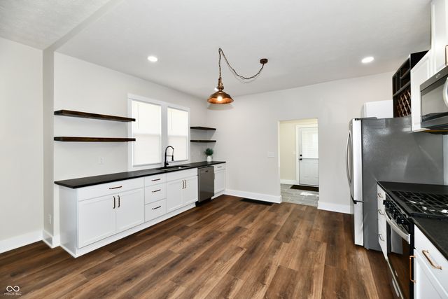 1526 N B Street, Elwood, IN 46036