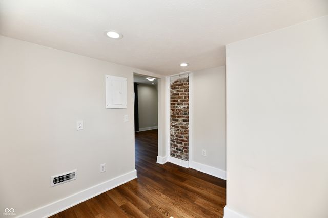 1526 N B Street, Elwood, IN 46036