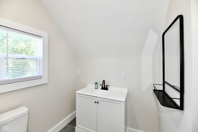 1526 N B Street, Elwood, IN 46036