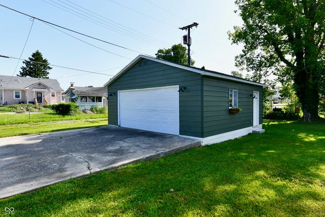 1526 N B Street, Elwood, IN 46036
