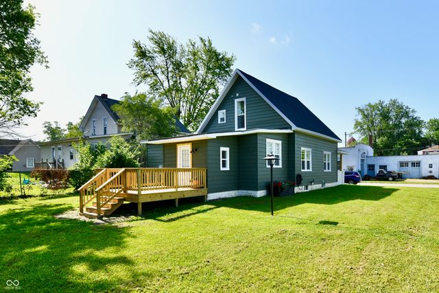 1526 N B Street, Elwood, IN 46036