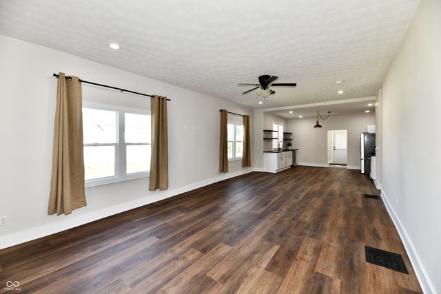 1526 N B Street, Elwood, IN 46036