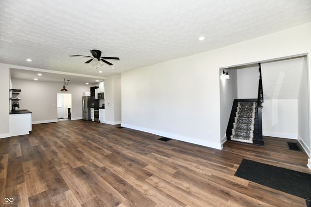 1526 N B Street, Elwood, IN 46036
