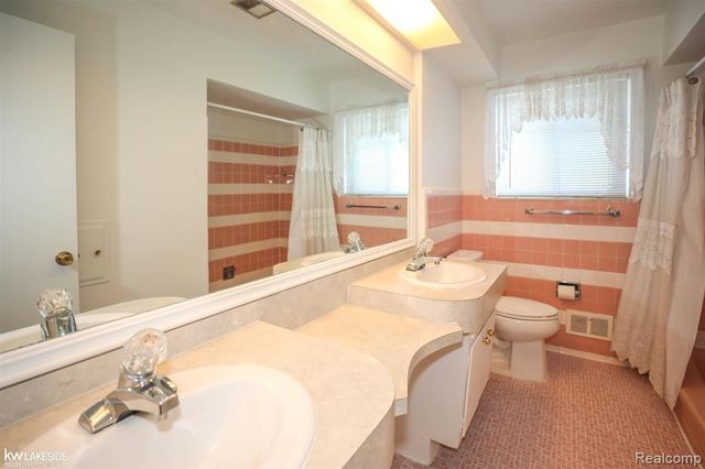 13325 Iowa Drive, Warren, MI 48088