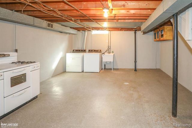 13325 Iowa Drive, Warren, MI 48088