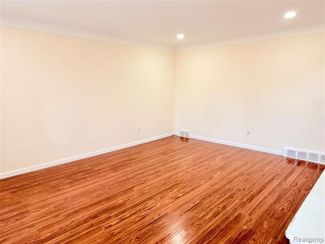 13325 Iowa Drive, Warren, MI 48088