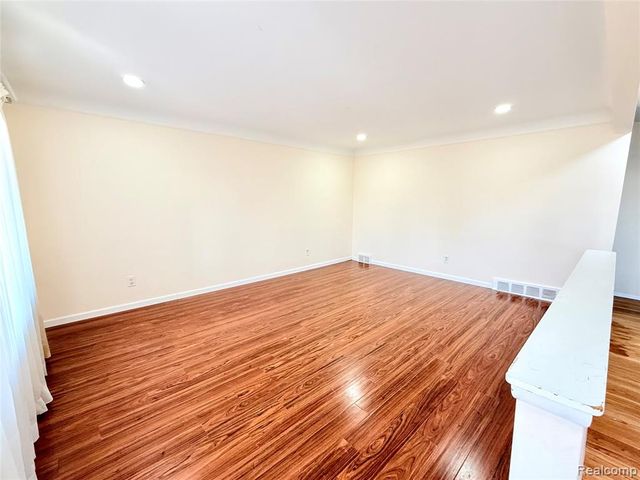 13325 Iowa Drive, Warren, MI 48088