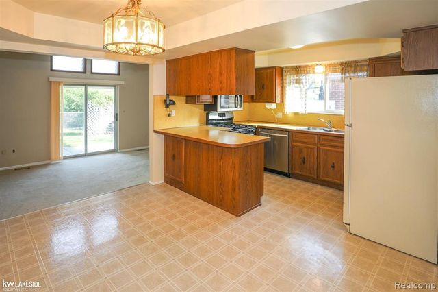 13325 Iowa Drive, Warren, MI 48088