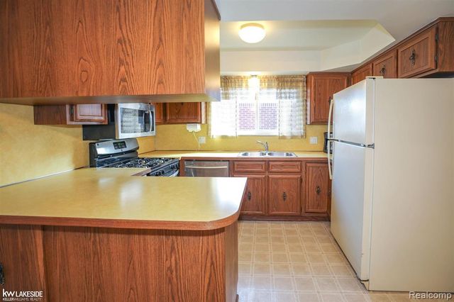 13325 Iowa Drive, Warren, MI 48088