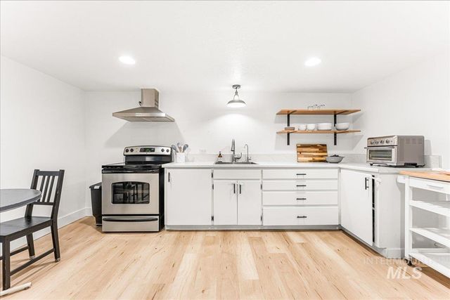 5421 W Plymouth St, Boise, ID 83706