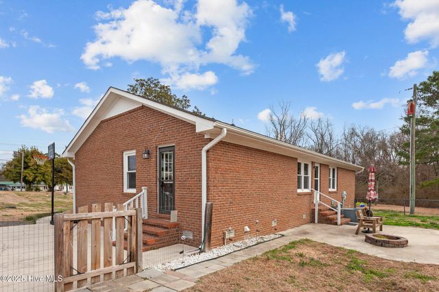 359 Beulaville Highway, Richlands, NC 28574