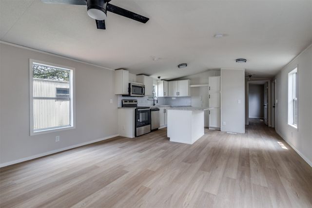 89 Harbor Drive, Lake Dallas, TX 75065