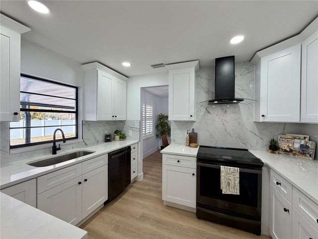 6718 LEEWARD ISLE WAY, Tampa, FL 33615