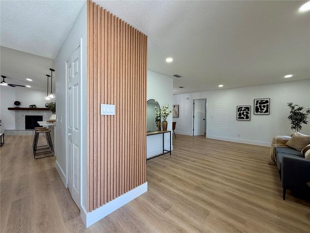 6718 LEEWARD ISLE WAY, Tampa, FL 33615