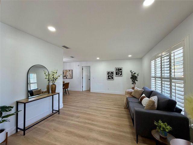 6718 LEEWARD ISLE WAY, Tampa, FL 33615