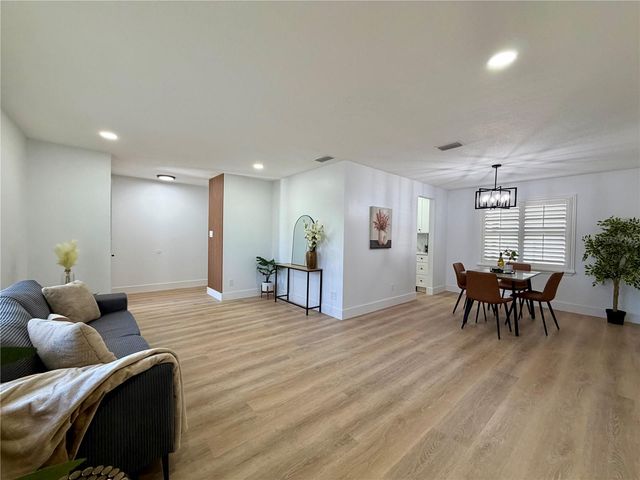 6718 LEEWARD ISLE WAY, Tampa, FL 33615