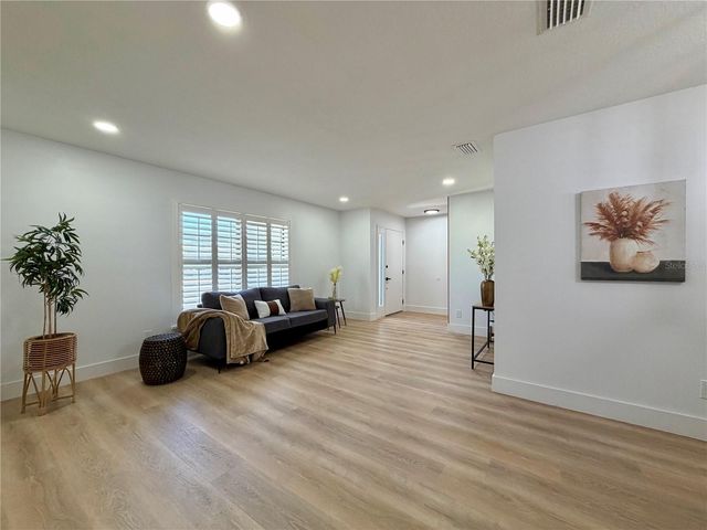 6718 LEEWARD ISLE WAY, Tampa, FL 33615