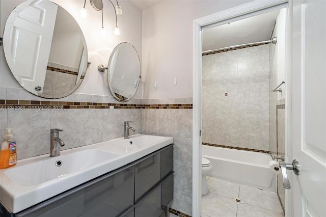 11191 SW 17th Mnr 209, Davie, FL 33324