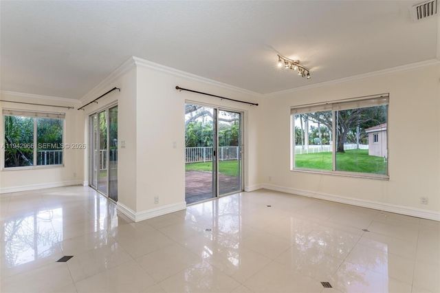 11191 SW 17th Mnr 209, Davie, FL 33324