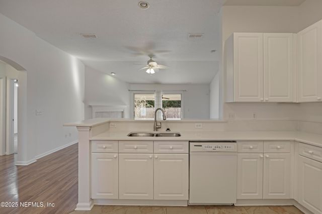 13775 DEVAN LEE Drive E, Jacksonville, FL 32226