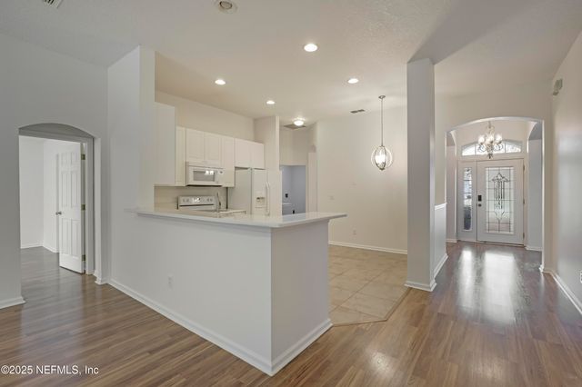 13775 DEVAN LEE Drive E, Jacksonville, FL 32226