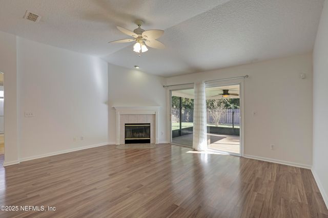 13775 DEVAN LEE Drive E, Jacksonville, FL 32226