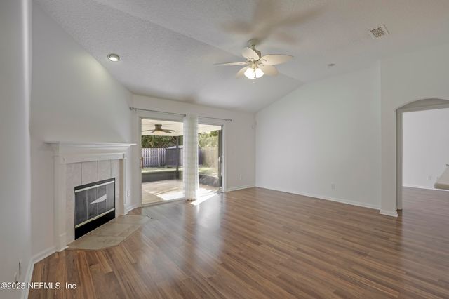 13775 DEVAN LEE Drive E, Jacksonville, FL 32226