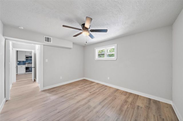 1004 W Harris Avenue, Pasadena, TX 77506