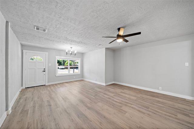 1004 W Harris Avenue, Pasadena, TX 77506