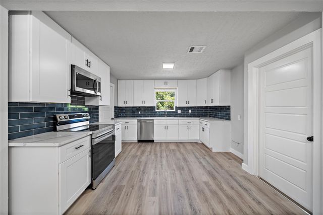 1004 W Harris Avenue, Pasadena, TX 77506