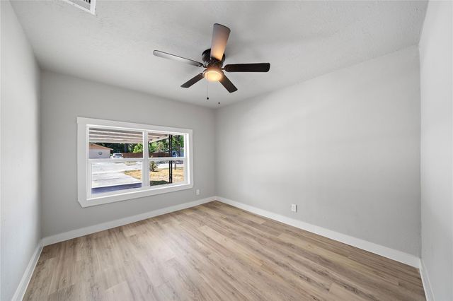 1004 W Harris Avenue, Pasadena, TX 77506