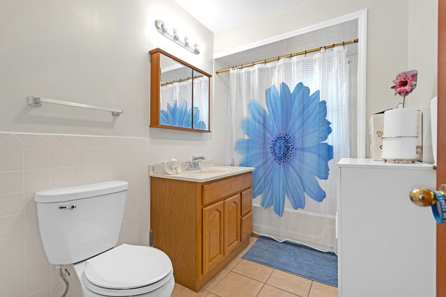 7246 N Meade Avenue, Chicago, IL 60646