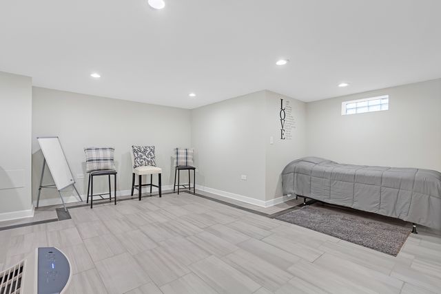 7246 N Meade Avenue, Chicago, IL 60646