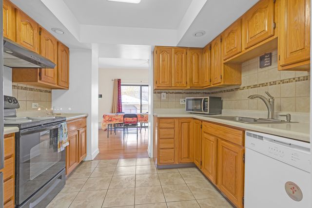 7246 N Meade Avenue, Chicago, IL 60646