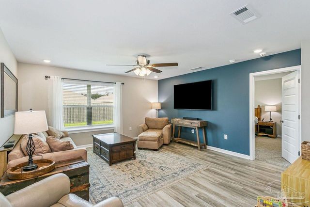 4377 Tiger Oak Ct, Pace, FL 32571