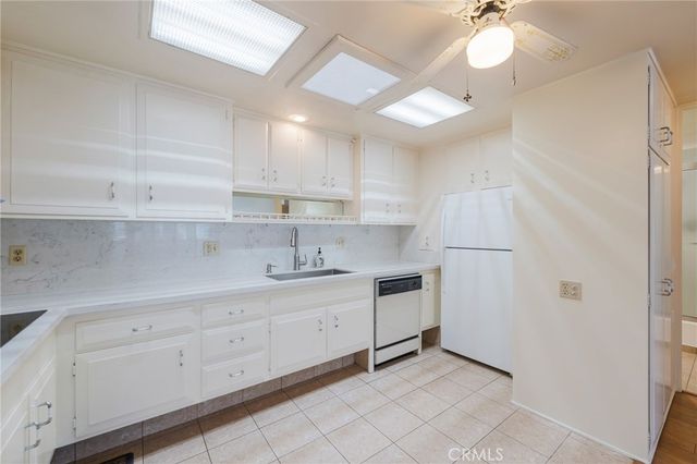 1681 Tam O Shanter Road M12 10H, Seal Beach, CA 90740