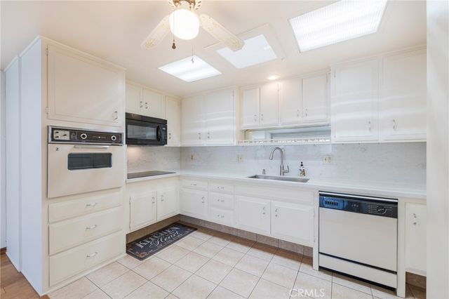 1681 Tam O Shanter Road M12 10H, Seal Beach, CA 90740