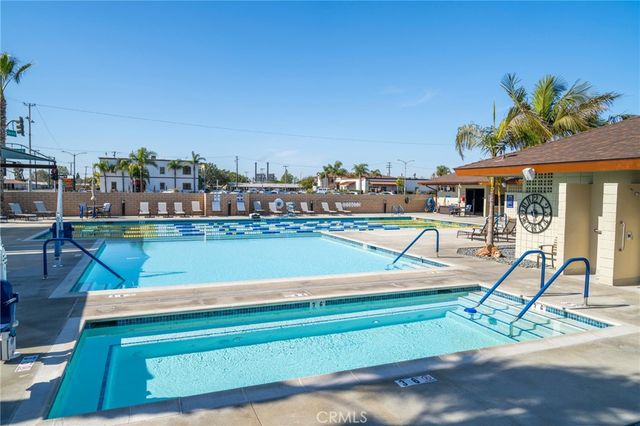 1681 Tam O Shanter Road M12 10H, Seal Beach, CA 90740