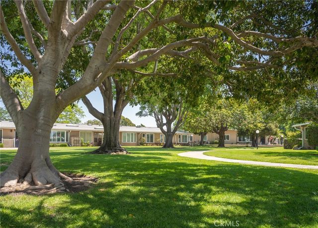1681 Tam O Shanter Road M12 10H, Seal Beach, CA 90740