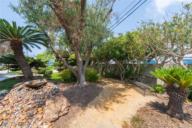 1681 Tam O Shanter Road M12 10H, Seal Beach, CA 90740