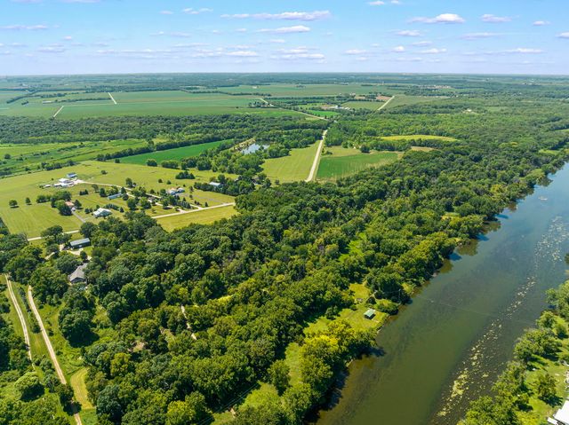 001 N 4201st Road, Sheridan, IL 60551