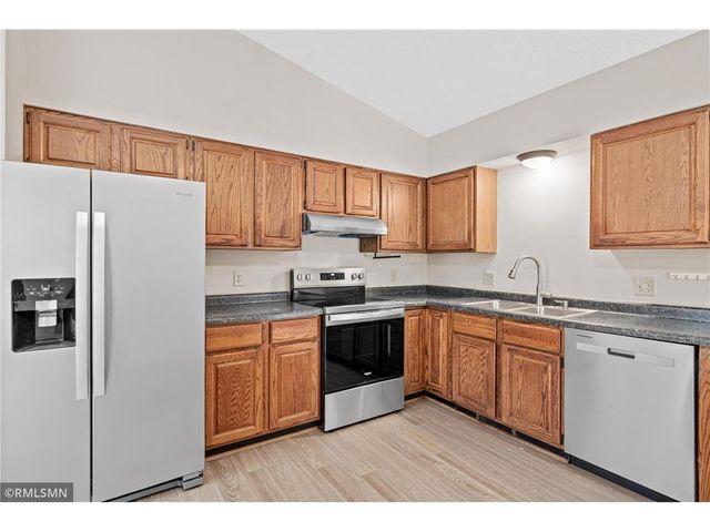 451 Hunter Hill Road, Hudson, WI 54016