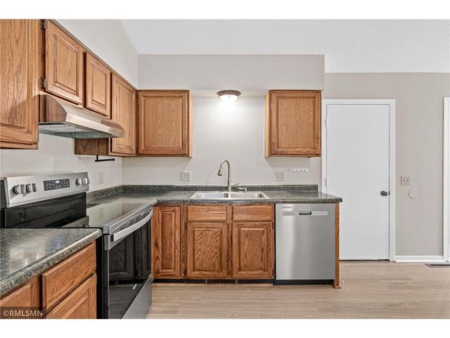 451 Hunter Hill Road, Hudson, WI 54016