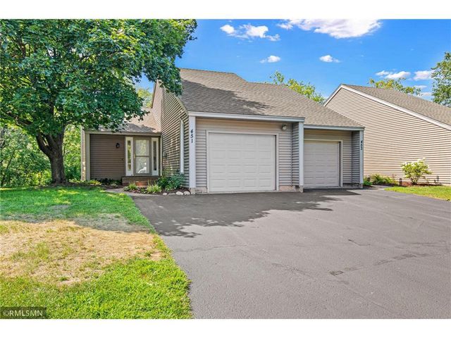 451 Hunter Hill Road, Hudson, WI 54016
