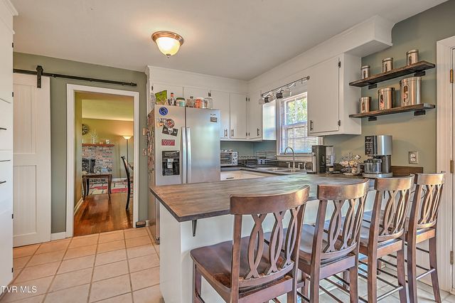 733 Navaho Trail, Bristol, VA 24201