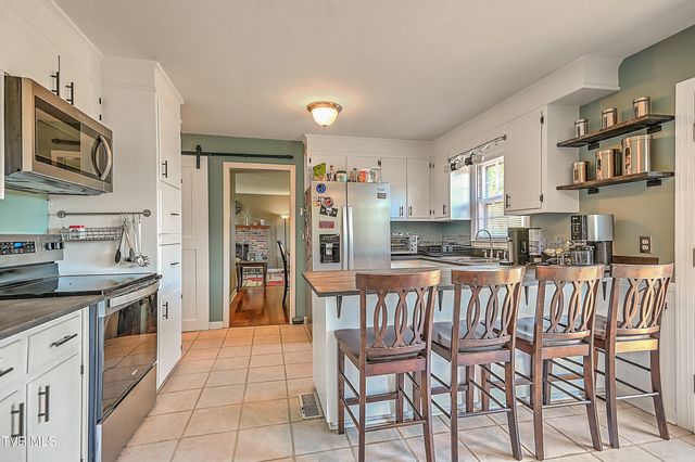 733 Navaho Trail, Bristol, VA 24201