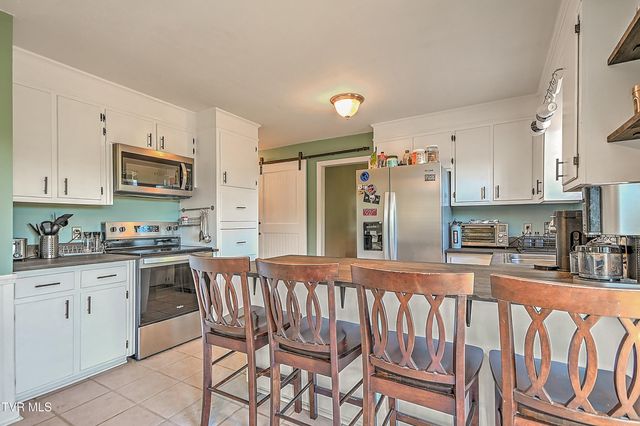 733 Navaho Trail, Bristol, VA 24201