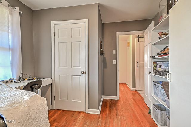 733 Navaho Trail, Bristol, VA 24201