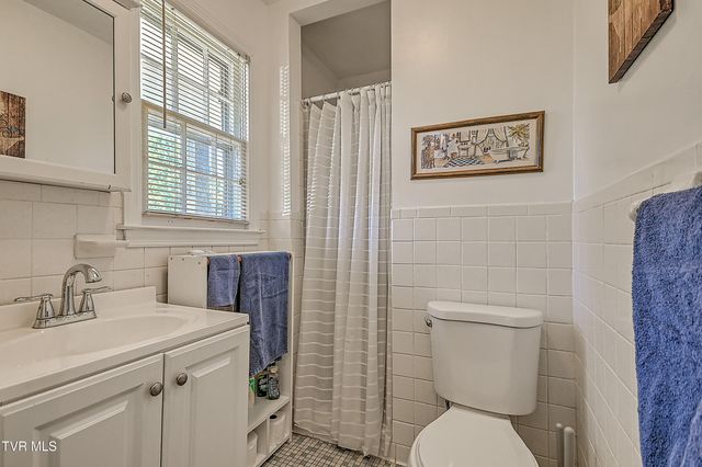 733 Navaho Trail, Bristol, VA 24201