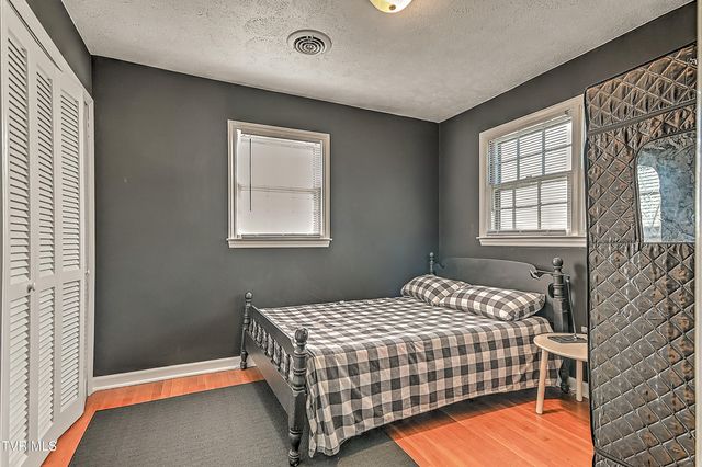 733 Navaho Trail, Bristol, VA 24201